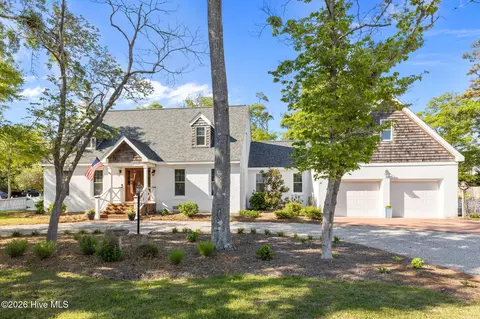 218 Lands End Rd, Morehead City, NC 28557