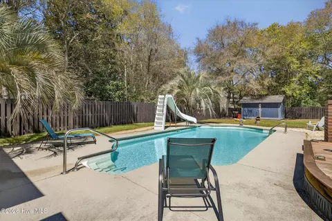Exterior - 804 Albatross Way, Hampstead, NC 28443 photo 4 of 14