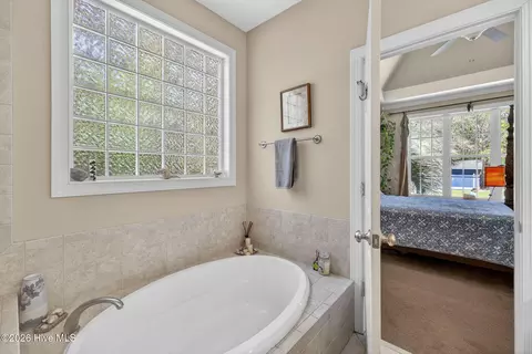 Bath - 804 Albatross Way, Hampstead, NC 28443 photo 2 of 4