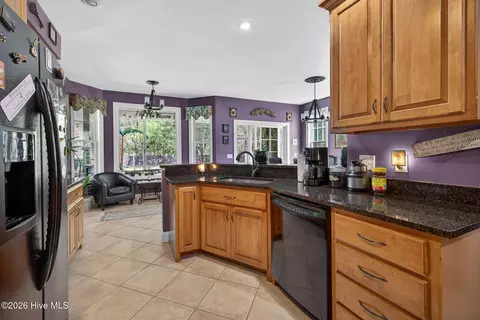 Kitchen - 804 Albatross Way, Hampstead, NC 28443 photo 2 of 3