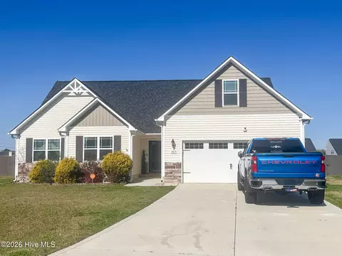 303 Burberry Ct, Jacksonville, NC 28546