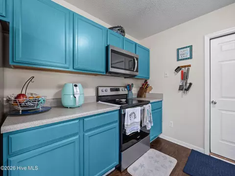 Kitchen - 210 Bobwhite Rd, Hubert, NC 28539 photo 4 of 6