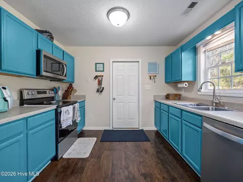 Kitchen - 210 Bobwhite Rd, Hubert, NC 28539 photo 5 of 6