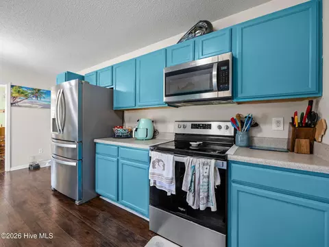 Kitchen - 210 Bobwhite Rd, Hubert, NC 28539 photo 3 of 6