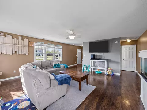 Living - 210 Bobwhite Rd, Hubert, NC 28539 photo 3 of 3