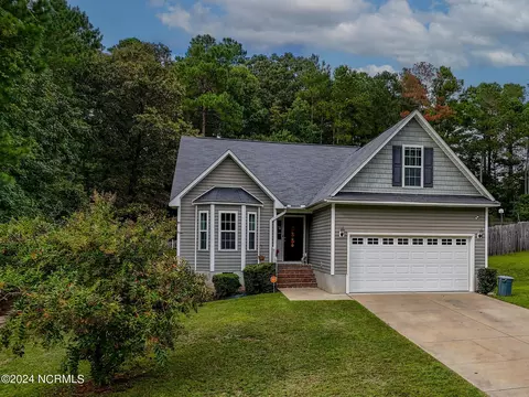279 Smokey Mountain Dr, Raeford, NC 28376
