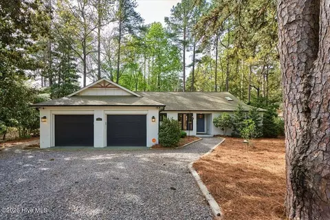 2 Salem Ln, Pinehurst, NC 28374