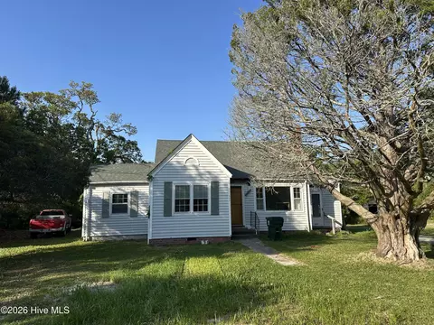111 Chestnut Dr, Beaufort, NC 28516