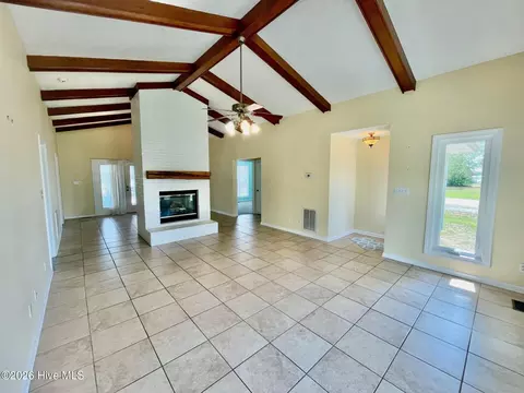 Living - 12 Hawk Dr, Harrells, NC 28444 photo 2 of 4