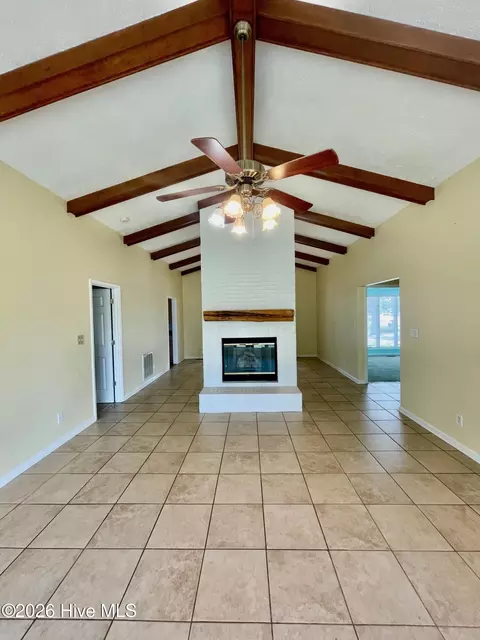 Living - 12 Hawk Dr, Harrells, NC 28444 photo 3 of 4