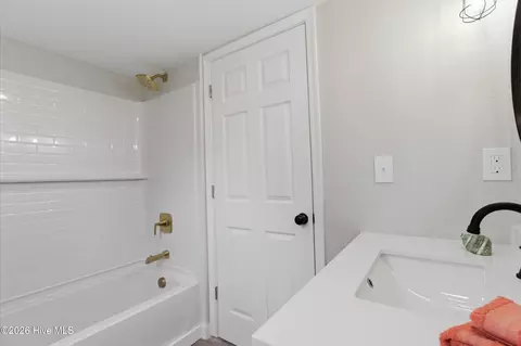Bath - 1977 Colington Rd, Kill Devil Hills, NC 27948 photo 2 of 3