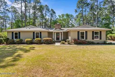 255 Stoneyfield Dr, Southern Pines, NC 28387