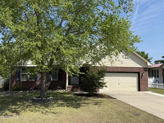 6318 Streeter Dr, Hope Mills, NC 28348