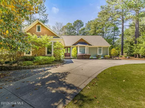 2 Fur Ct W, Pinehurst, NC 28374