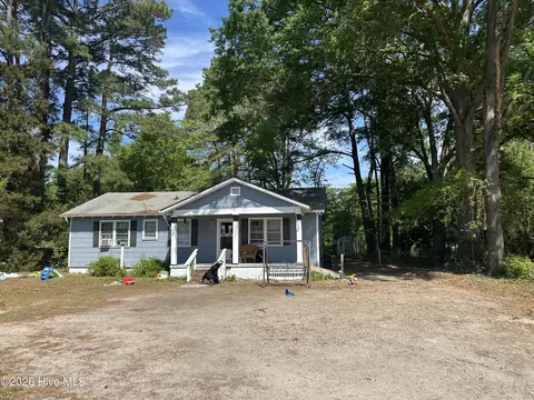 414 Yadkin Ave, Laurinburg, NC 28352