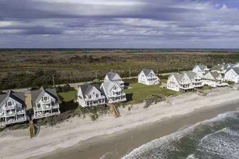 4274 Island Dr, North Topsail Beach, NC 28460