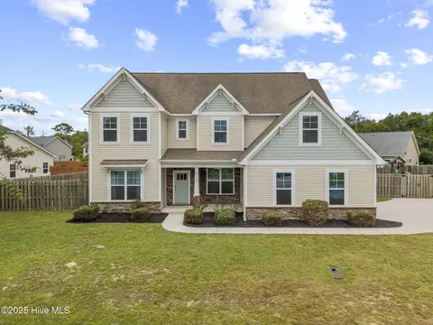 104 Bethea St, Holly Ridge, NC 28445