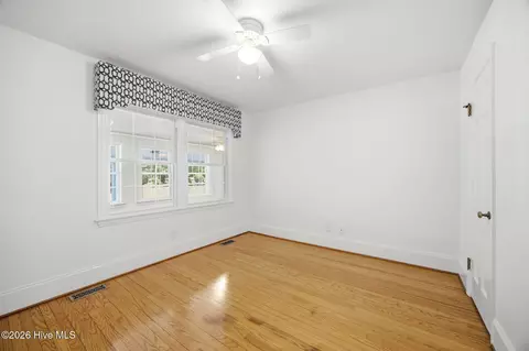 Bedroom - 6995 River Rd, Washington, NC 27889 photo 6 of 8
