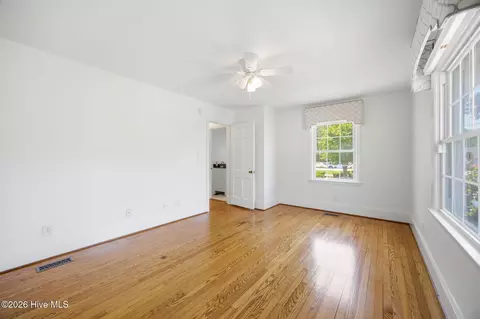 Bedroom - 6995 River Rd, Washington, NC 27889 photo 5 of 8