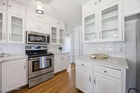 Kitchen - 6995 River Rd, Washington, NC 27889 photo 3 of 4