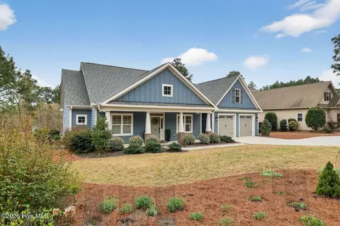 127 Longleaf Dr, West End, NC 27376