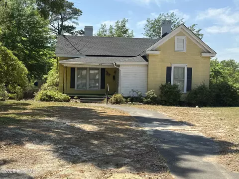 627 Washington Ave, Hamlet, NC 28345