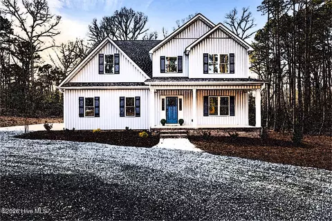380 Michael Rd, Whispering Pines, NC 28327