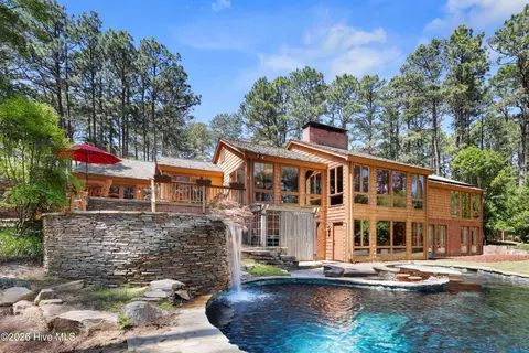 90 El Dorado St, Pinehurst, NC 28374