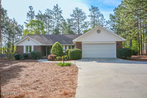 6 Spruce Ln, Pinehurst, NC 28374