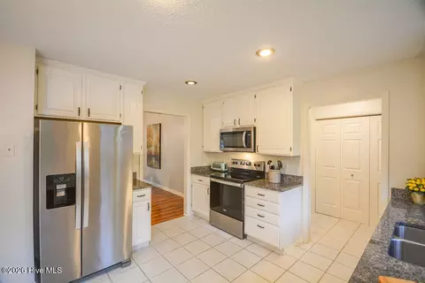 Kitchen - 6 Spruce Ln, Pinehurst, NC 28374 photo 4 of 5