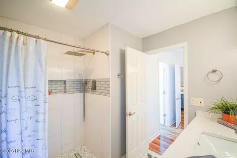Bath - 6 Spruce Ln, Pinehurst, NC 28374 photo 2 of 7