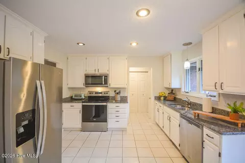 Kitchen - 6 Spruce Ln, Pinehurst, NC 28374 photo 3 of 5