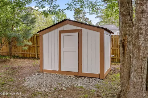 Exterior - 104 Lanell Ct, Hubert, NC 28539 photo 6 of 10