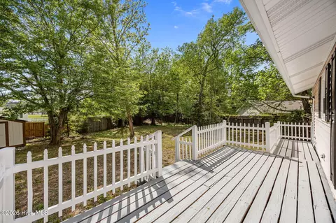 Exterior - 104 Lanell Ct, Hubert, NC 28539 photo 4 of 10