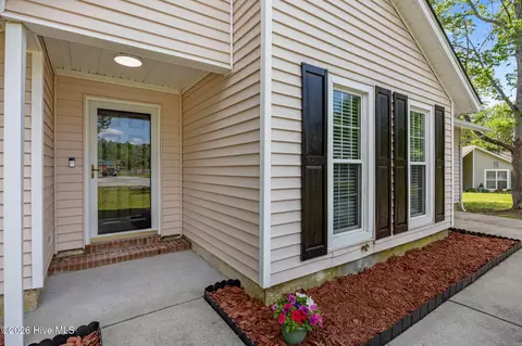 Exterior - 104 Lanell Ct, Hubert, NC 28539 photo 2 of 10