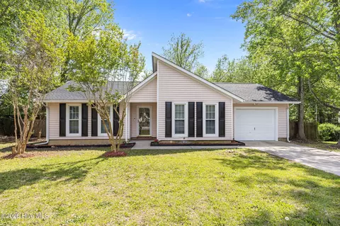 104 Lanell Ct, Hubert, NC 28539