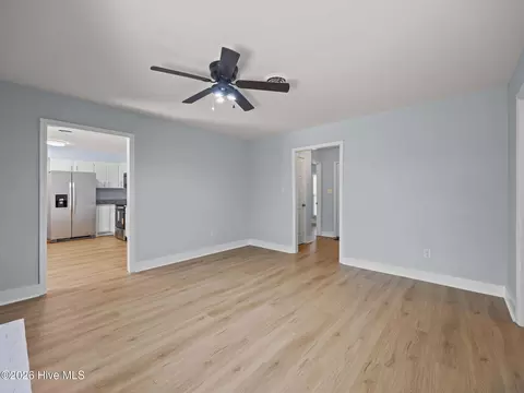Living - 104 Lanell Ct, Hubert, NC 28539 photo 4 of 5