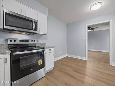 Kitchen - 104 Lanell Ct, Hubert, NC 28539 photo 5 of 6