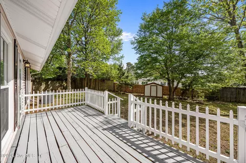 Exterior - 104 Lanell Ct, Hubert, NC 28539 photo 5 of 10