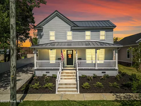 406 N B St, Bridgeton, NC 28519