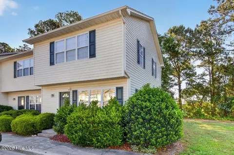 41 Pirates Cove Dr, Swansboro, NC 28584