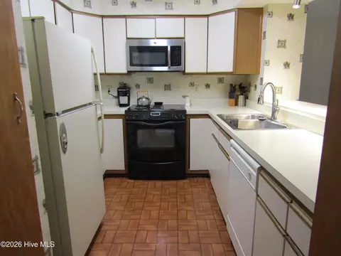 Kitchen - 111 Forecastle Ct, Washington, NC 27889 photo 1 of 2