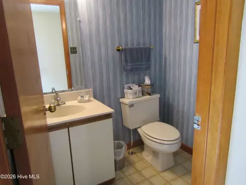 Bath - 111 Forecastle Ct, Washington, NC 27889 photo 3 of 3