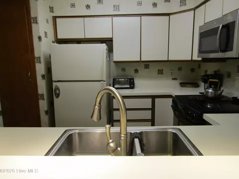 Kitchen - 111 Forecastle Ct, Washington, NC 27889 photo 2 of 2