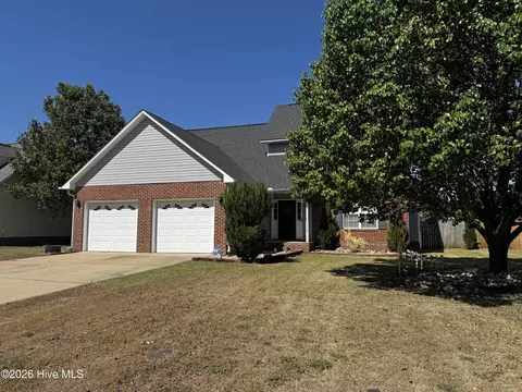5508 Rising Ridge Dr, Hope Mills, NC 28348