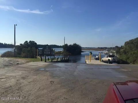 213 Shell Rock Landing Rd, Hubert, NC 28539 photo 2