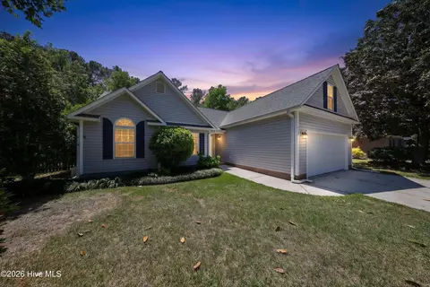 657 Grey Squirrel Dr, Wilmington, NC 28409