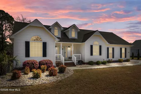 202 Nikida Ct, Swansboro, NC 28584