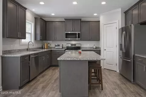 1011 Sailfish St, New Bern, NC 28562
