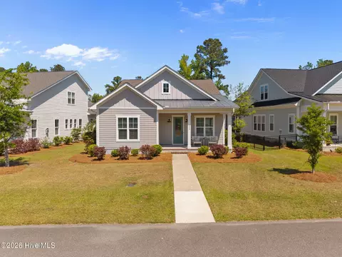 323 Cornubia Dr, Castle Hayne, NC 28429